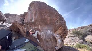 Video thumbnail of T-Bone Shuffle, V4. Hueco Tanks