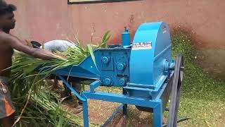 Chaff Cutter 4 by 4 machine can easily cut green fodder(kutti) Chaff Cutter 4 by 4 machine can easily cut green fodder(kutti)
