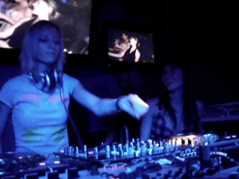 DJ Patricia  vs.  DJ Jeaniss