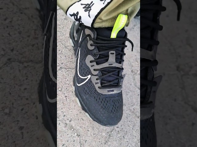 Vídeo relacionado con NIKE React Vision Zapatos de Ocio para Hombre Black/Anthracite/Black/Anthrac 41