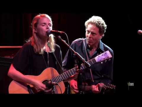 Aoife O'Donovan - "Fire Engine" (eTown webisode #426)