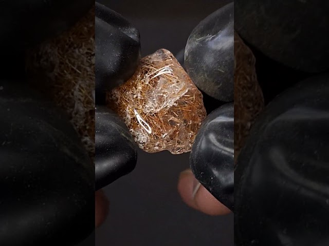 حجر سجنتك كوارتز جولدن روتايل خام طبيعي