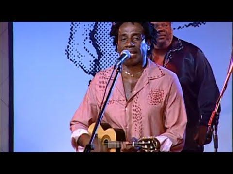 Fundo de Quintal - Pot-Pourri: Chega pra sambar / Menina da colina