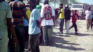 preview picture of video 'Fila para entrega comida, Haiti'