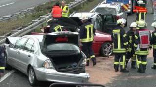 preview picture of video 'A480: Zwei Unfälle mit mehreren beteiligten Fahrzeugen und schwerverletzten Personen 12.08.2011'