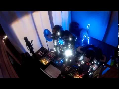 Fulled Live - Put Your Fucking Hand UP ( original Mix ) Akai APC40 - Novation Mininova