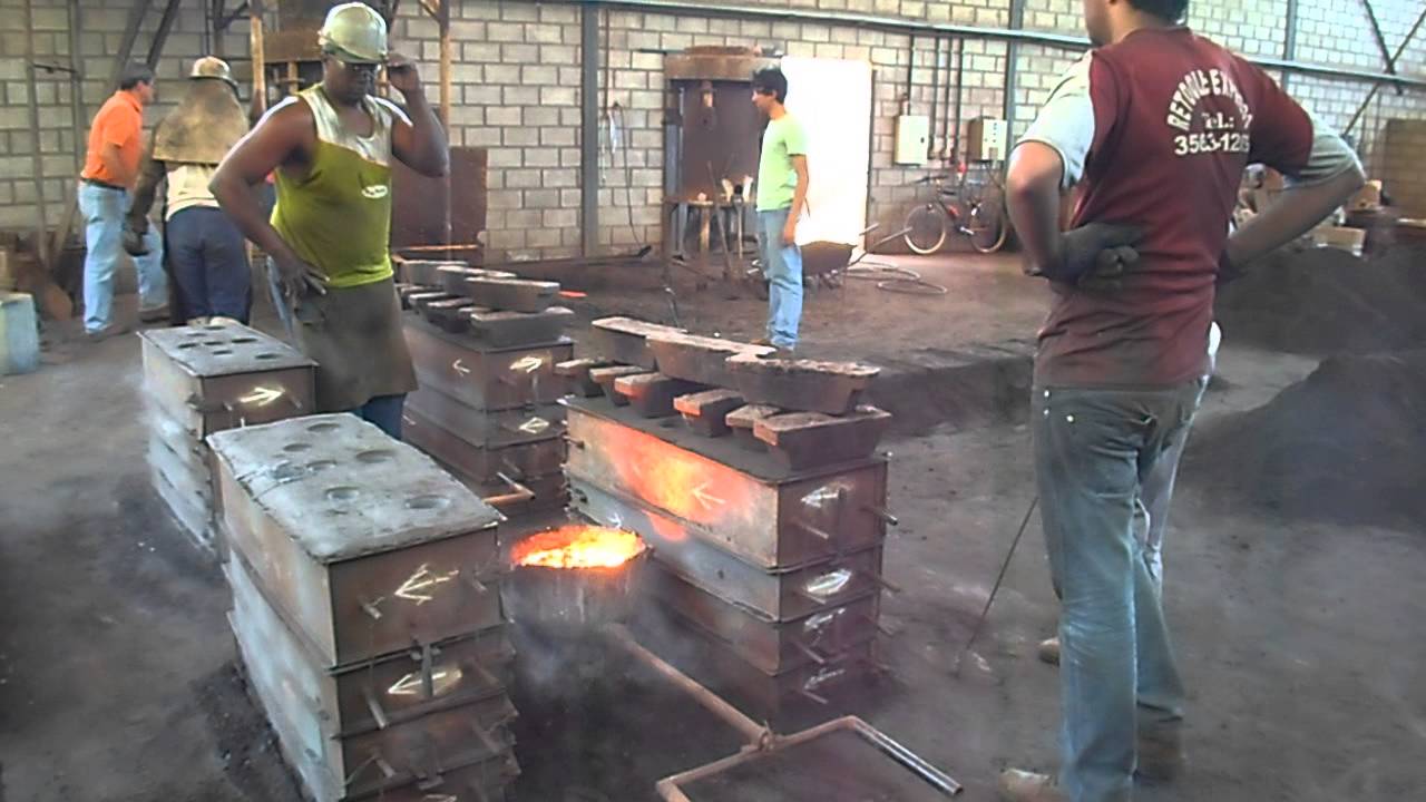 Fundição de ferro em forno cubilô - Itabirito / Minas Gerais