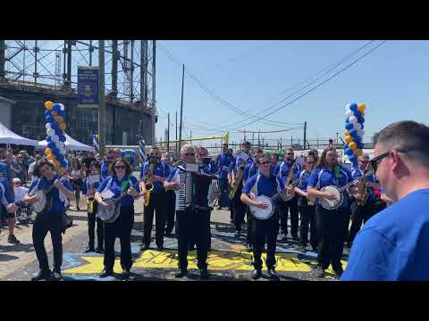 2022 String Band Serenade | "I Wanna Be Like You" | The Uptown String Band