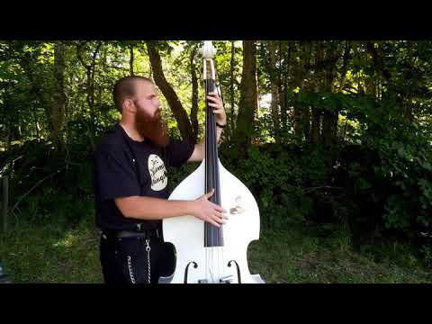 Upright slap bass (Walk the line - Johnny Cash)