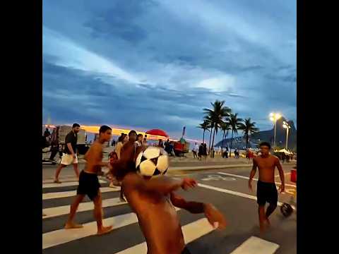 #footballskills #brazilianfootball #ronaldino #jogabonito