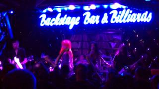 Butcher Babies: Blond Girls All Look The Same