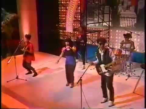 Sandii & The Sunsetz - Jimmy Mack