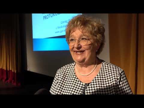 Mindennapi protokoll - Görög Ibolya humorral fűszerezett előadása Dombóváron