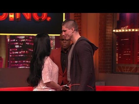 Spijkerpoepen: Rico Verhoeven vs Roxeanne Hazes - DINO.