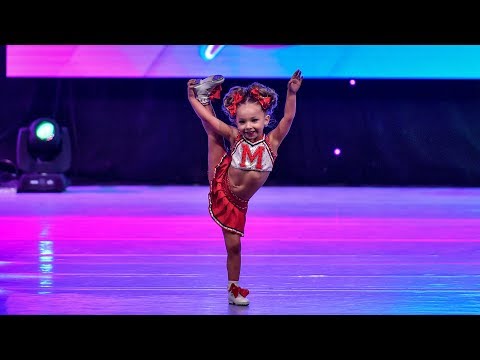 Evelyn Brady - Hey Mickey (Age 3!)