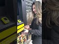 Pizza ? uit de automaat: Lekker ? of niet te vreten? ? | Shorts