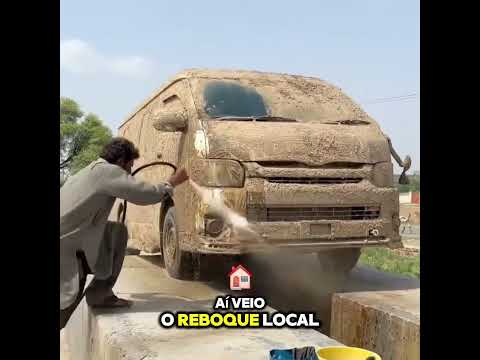 O carro compacto que aqui só serviria para sucata, nas mãos do mestre Baba