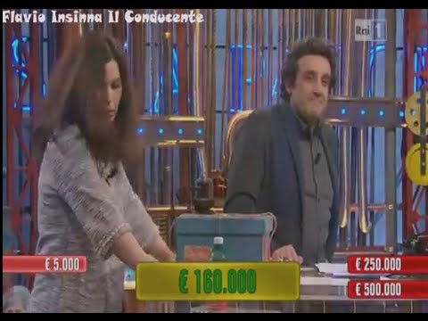 Come per mezzo di fondazione per rimuovere borse sotto occhi Siccome è corretto per sottoporre il correttore di bozze a occhi da cerchi scuri