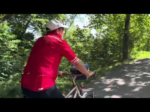 Dole am Kanal entlang