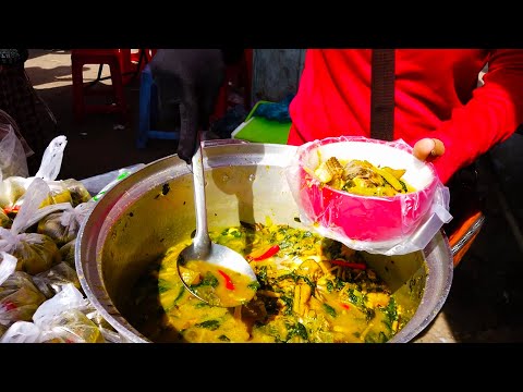 Phnom Penh Street Food - Foods For Sales In Front Of Garment Factory