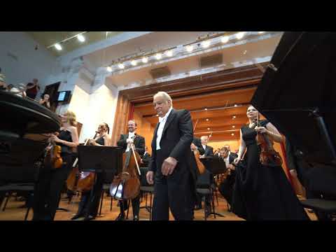 Surprise for Maestro Mehta after the magnificent performance with Belgrade Philharmonic