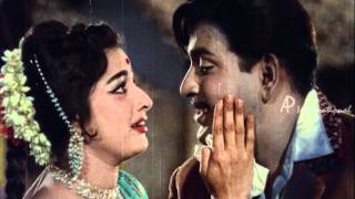 Download lagu Athey Kangal - Ravichandran meets Kanchana mp3