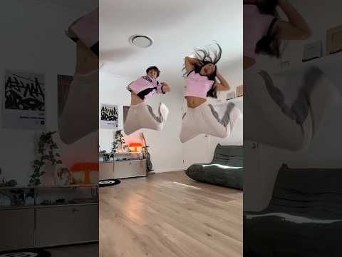 EVERYBODY DO THE FLOP! 😆💀 #shorts #funny