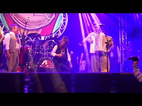 Uma vaneira pros bigode - Willian & Wesllei com Os Monarcas