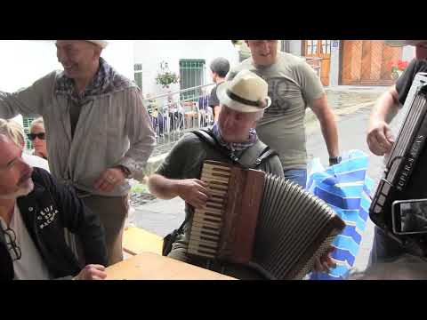 GLI  SPUNCIAPORCHI  con  LUCA PARPAIOLA  "" Musette style ""