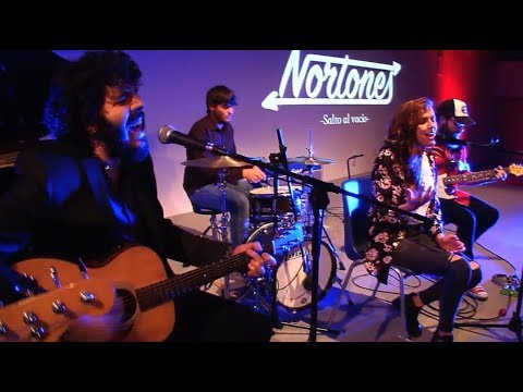 Nortones & Cia Campillo - Quédate (Directo acústico)