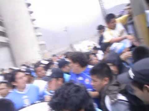 "UNIVERSICABRO VS SPORTING CRISTAL (ENTRADA DEL EXTREMO CELESTE)" Barra: Extremo Celeste • Club: Sporting Cristal • País: Peru