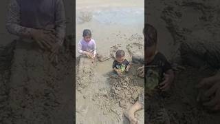 Download lagu bermain pasir di pantai mp3