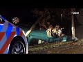Auto ondersteboven tegen boom in Hardenberg, bestuurder ongedeerd
