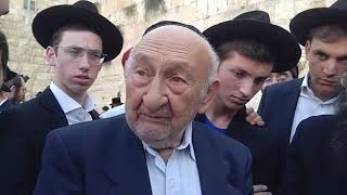 ניצול השואה שמואל בלר הבוקר בתפילה בכותל סיפר את סיפורו, מרגש מאוד