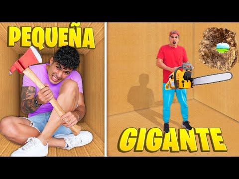 ESCAPANDO DE 100 CAPAS DE CARTON PEQUEÑA VS GIGANTE !!