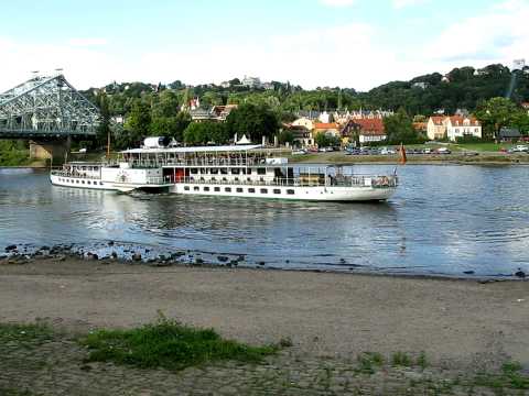 Dampfer Dresden am "Blauen Wunder"