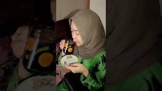 Download lagu Story wa terbaru|| Polosan Cewek Cantik Ngopi|| story wa keren. mp3