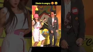 Download lagu Jimin 's reaction 😱 when a girl accidentally hit him 😅 #bts #shorts mp3