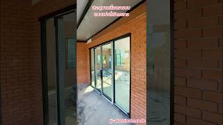 ประตูบานเลื่อนรางบนแบบแบ่งสี่เปิดกลาง