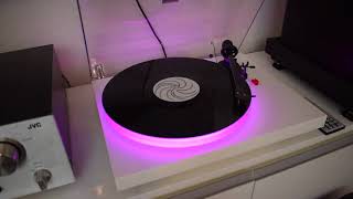 Video thumbnail for Pro-Ject Debut Carbon - audiophile song , audio test , Soundcheck by IP Audio