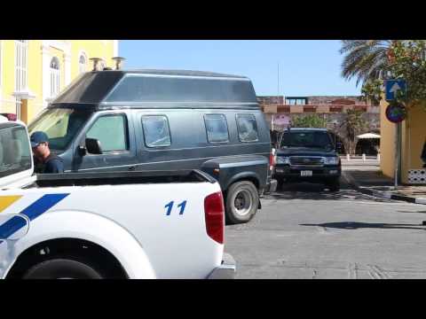 Momento ku Tim di Aresto ta move sospechoso Elvis Kuwas