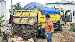 Download lagu Truk Jomplang.Mobil Truk CANTER HDX Bongkar MUATAN PASIR Saring FULL BAK Menggunung Dilokasi SEMPIT mp3