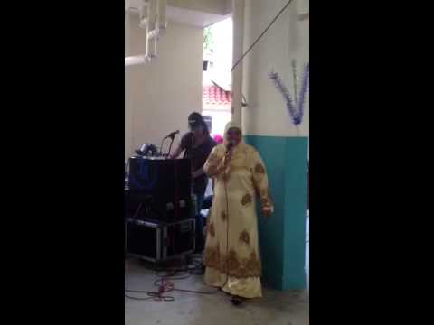 Kak suwarti..... 'Dia'.