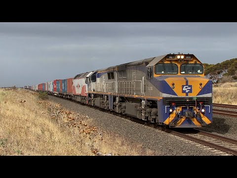 Freight and Passenger Trains at Manor Loop: Australian Trains (HD remaster)