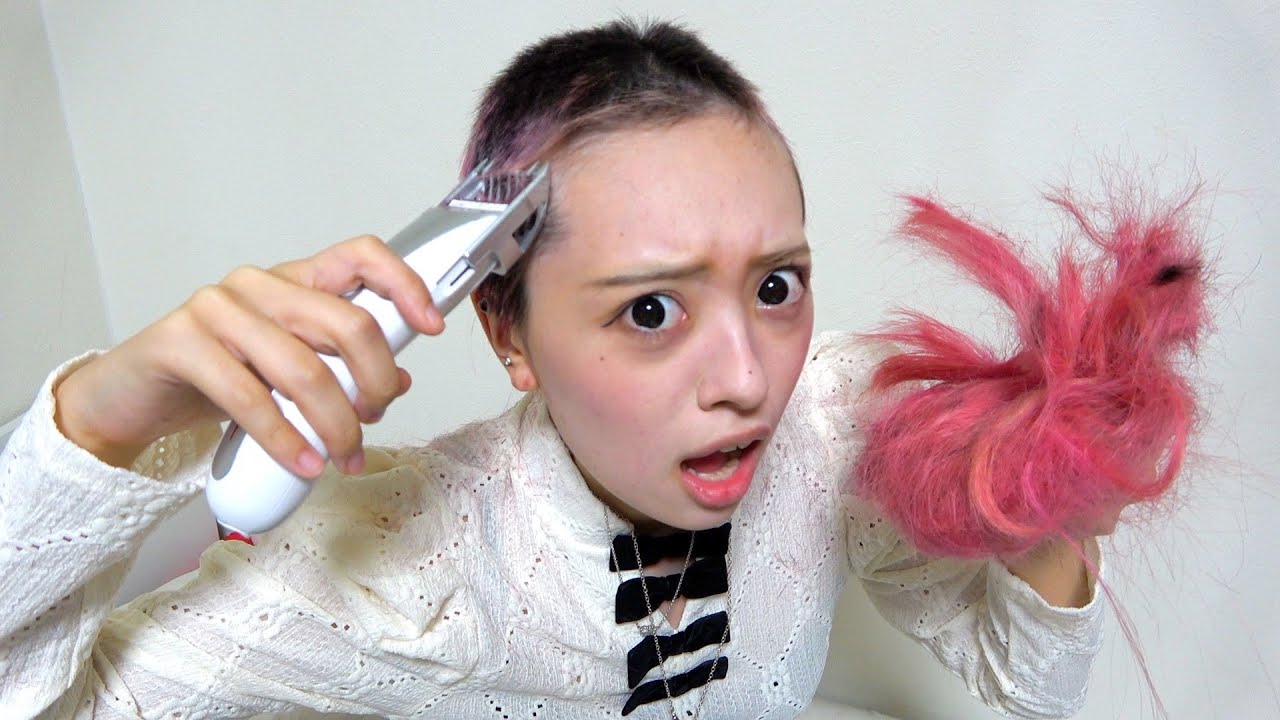 浮気で炎上した彼女が坊主にしました。