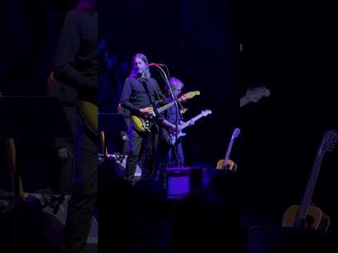 Talk box solo clip - Pigs (Three Different Ones) - Classic Albums Live thumbnail