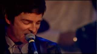 Noel Gallagher&#39;s High Flying Birds - Everybody&#39;s on the Run (NME Awards 2012)
