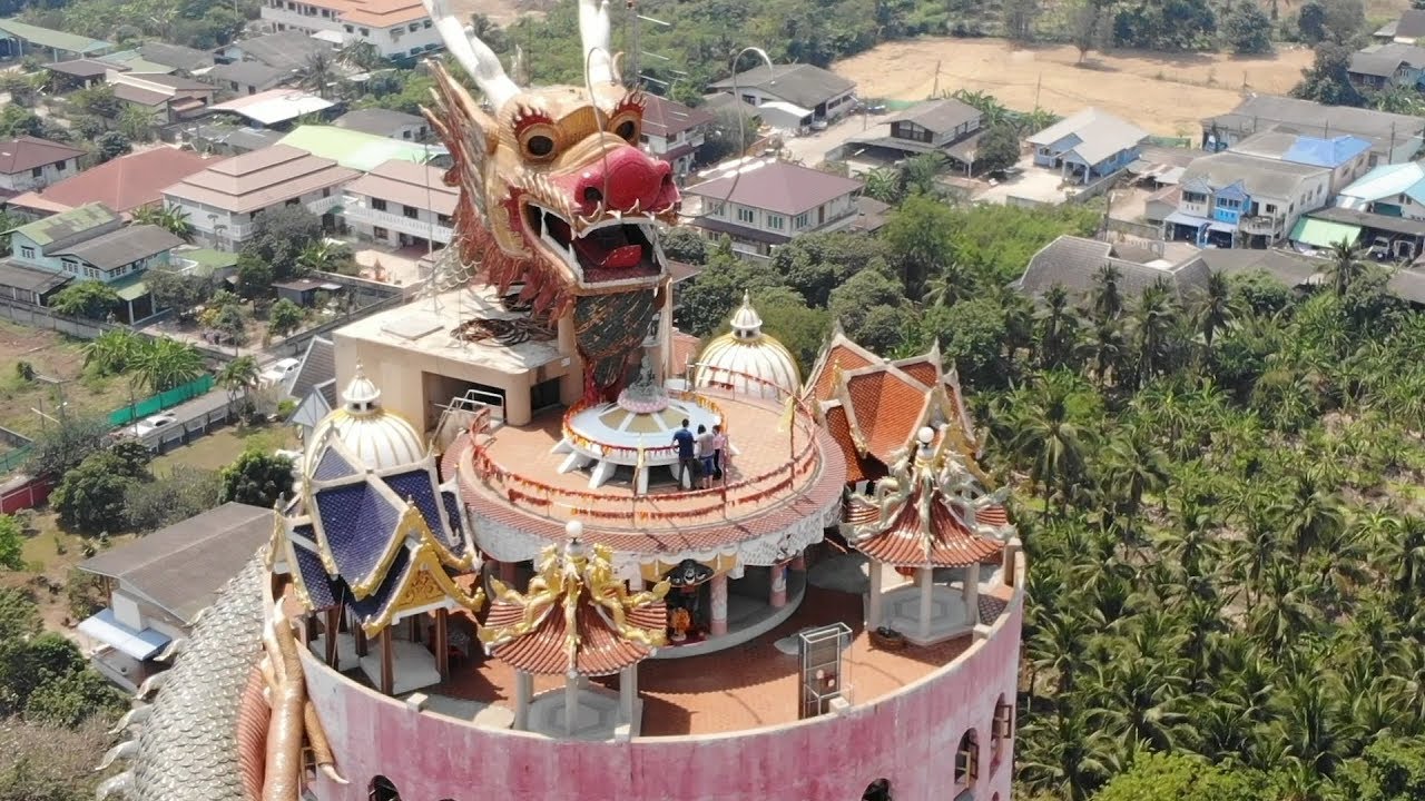 Discover the enchanting panoramas of Wat Samphran temple.