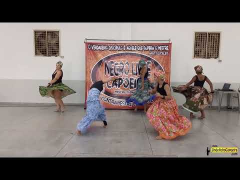 Apresentacao feminina do Negro Livre Capoeira