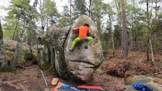 Video thumbnail of Free Hug, 7b. Fontainebleau